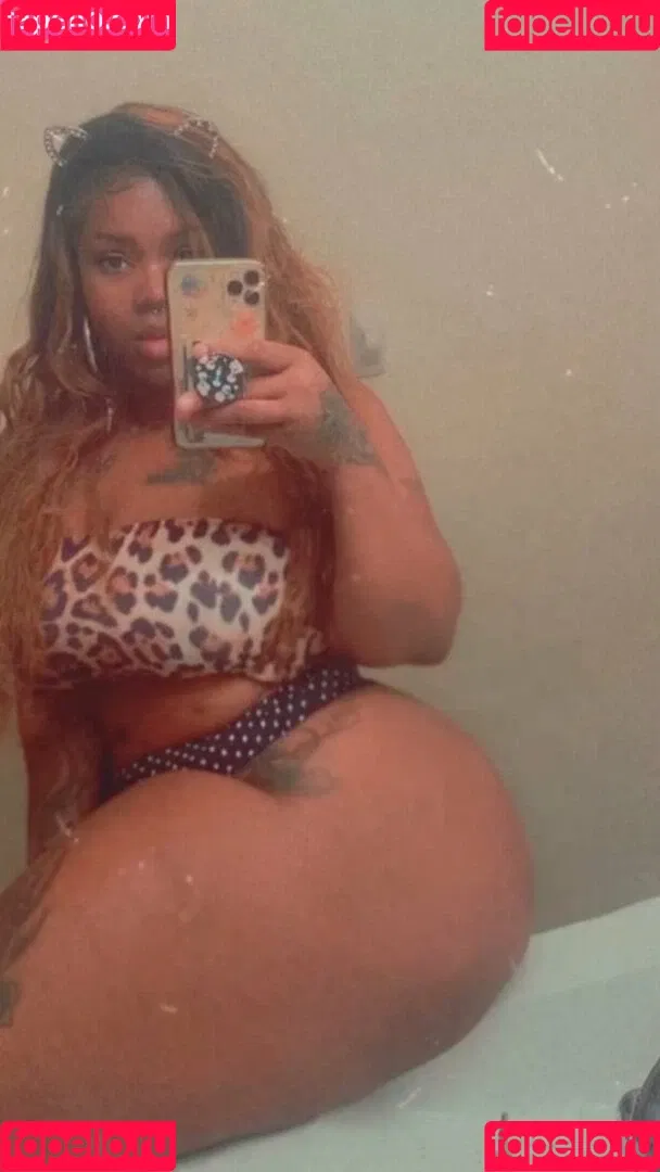 Krissylovesroses Onlyfans Photo Gallery 