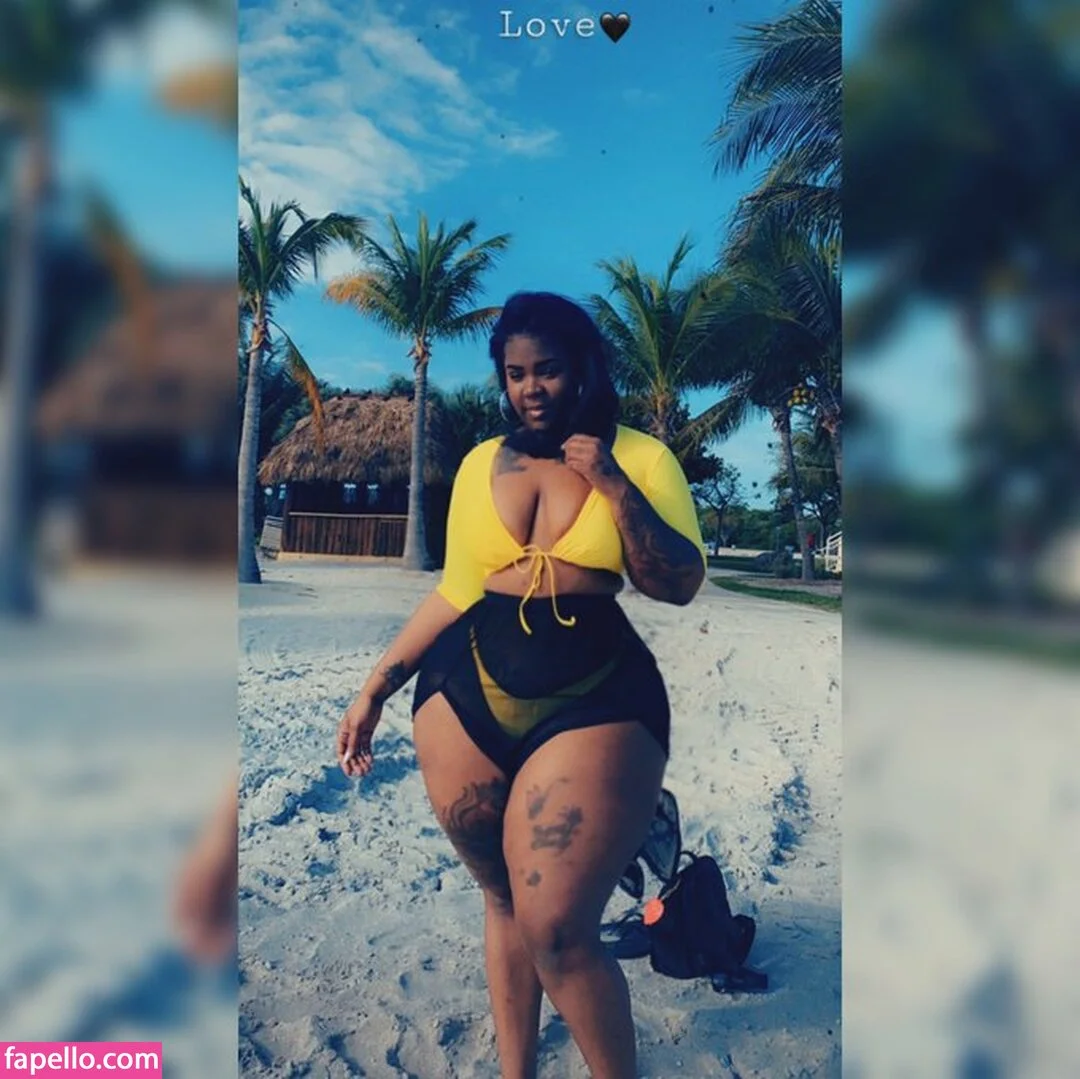 Krissylovesroses Onlyfans Photo Gallery 