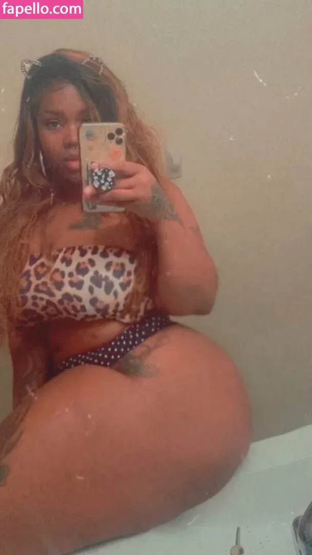 Krissylovesroses Onlyfans Photo Gallery 