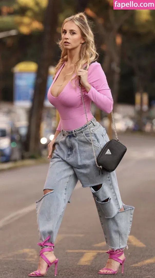 Maria Arreghini Onlyfans Photo Gallery 