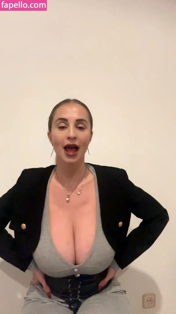 Maria Arreghini Onlyfans Photo Gallery 