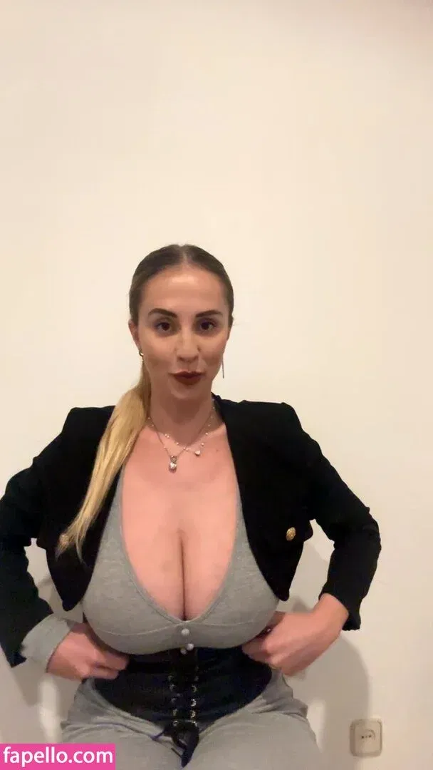 Maria Arreghini Onlyfans Photo Gallery 