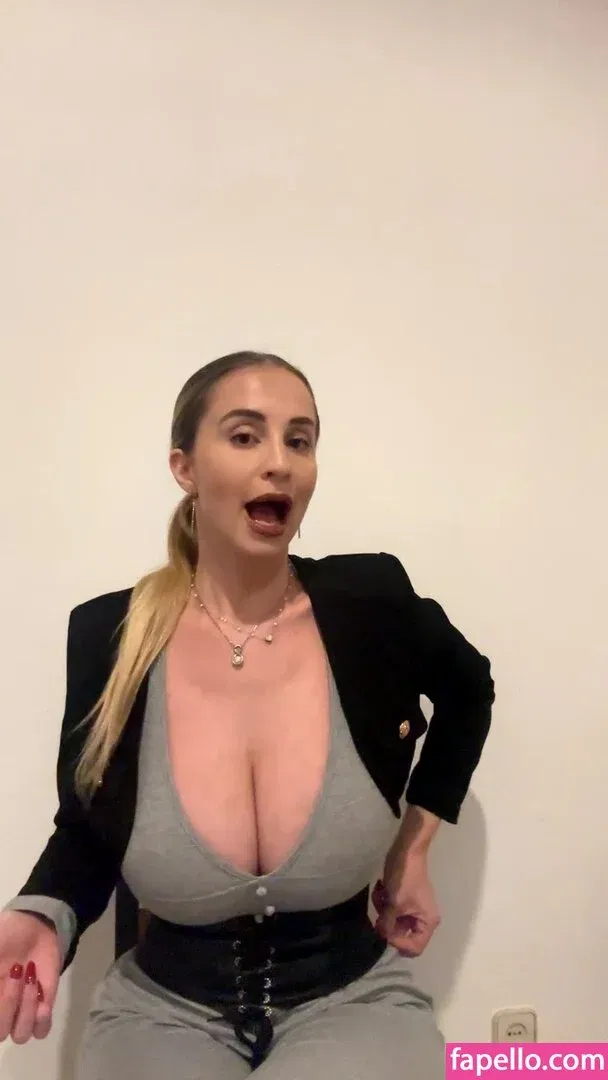 Maria Arreghini Onlyfans Photo Gallery 