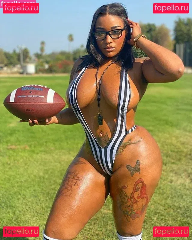 MsNikiarenee Onlyfans Photo Gallery 