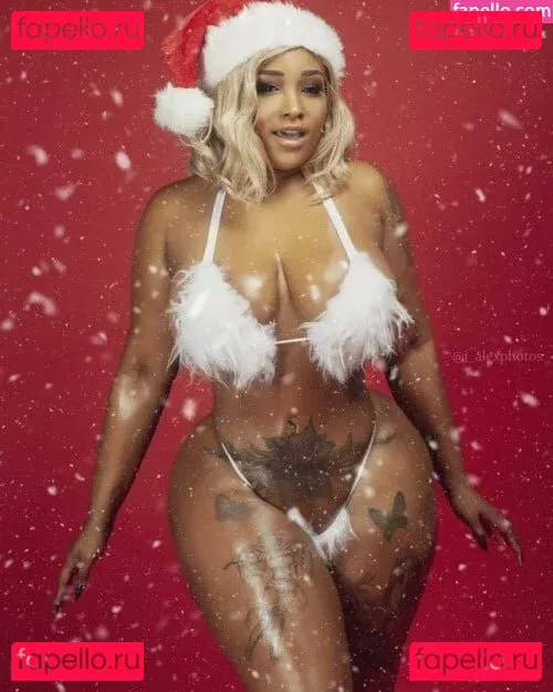 MsNikiarenee Onlyfans Photo Gallery 