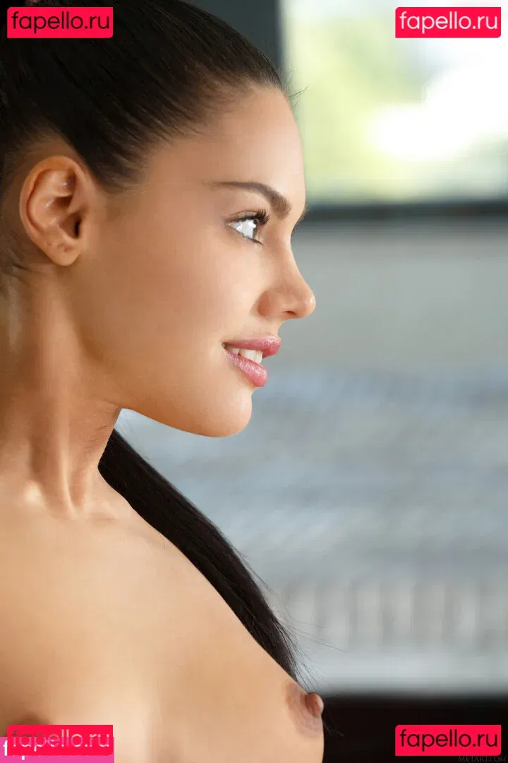 Apolonia Lapiedra Onlyfans Photo Gallery 