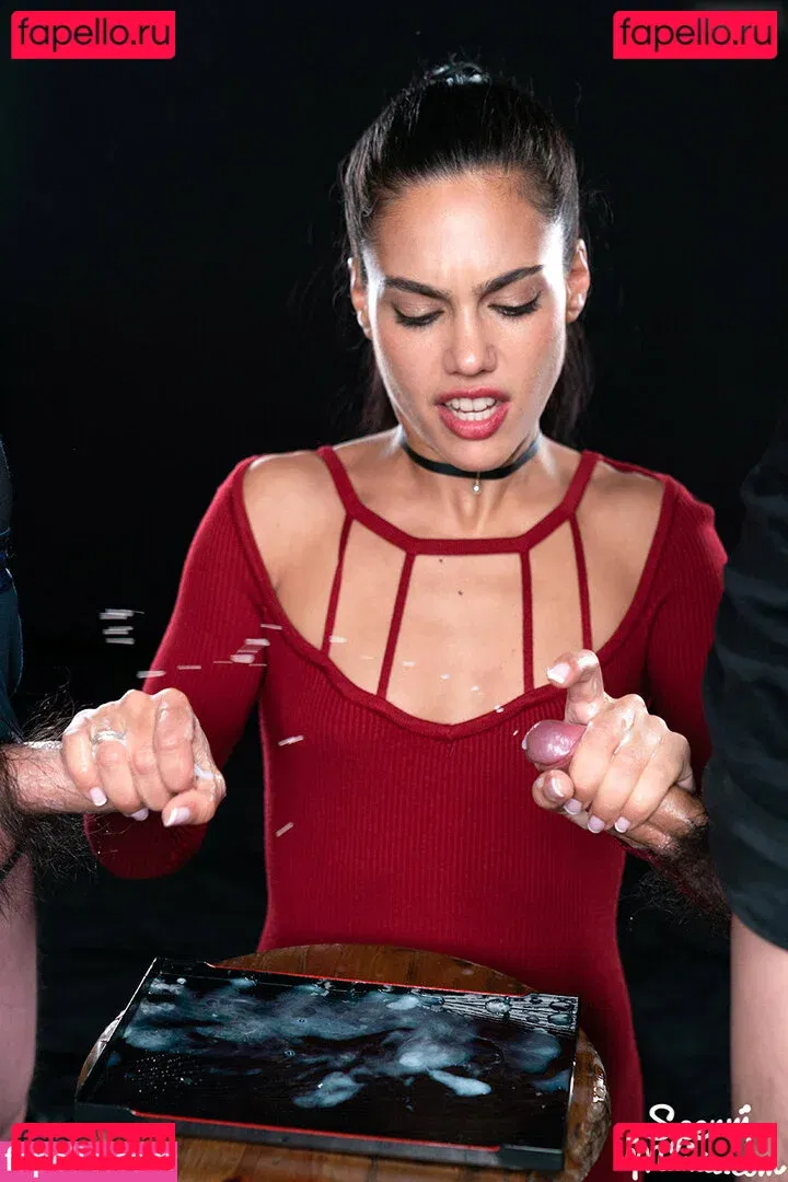 Apolonia Lapiedra Onlyfans Photo Gallery 