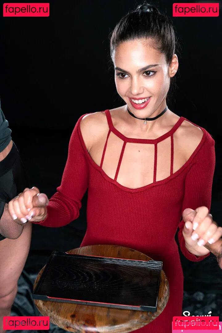 Apolonia Lapiedra Onlyfans Photo Gallery 