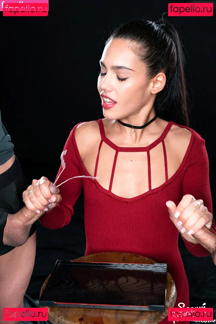 Apolonia Lapiedra Onlyfans Photo Gallery 