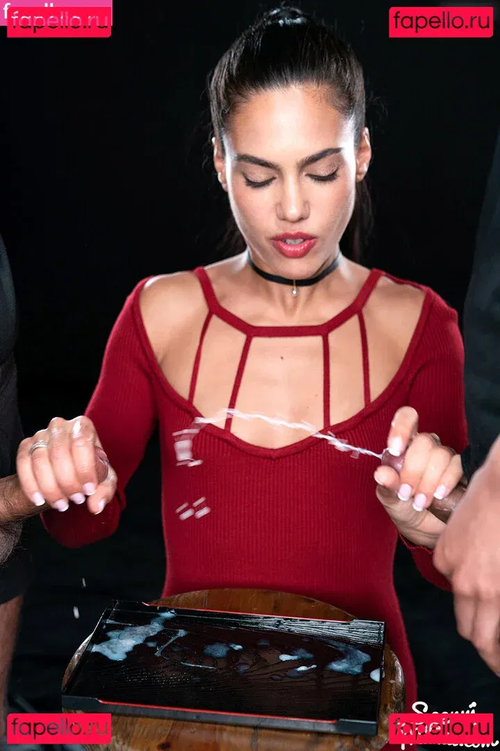 Apolonia Lapiedra Onlyfans Photo Gallery 