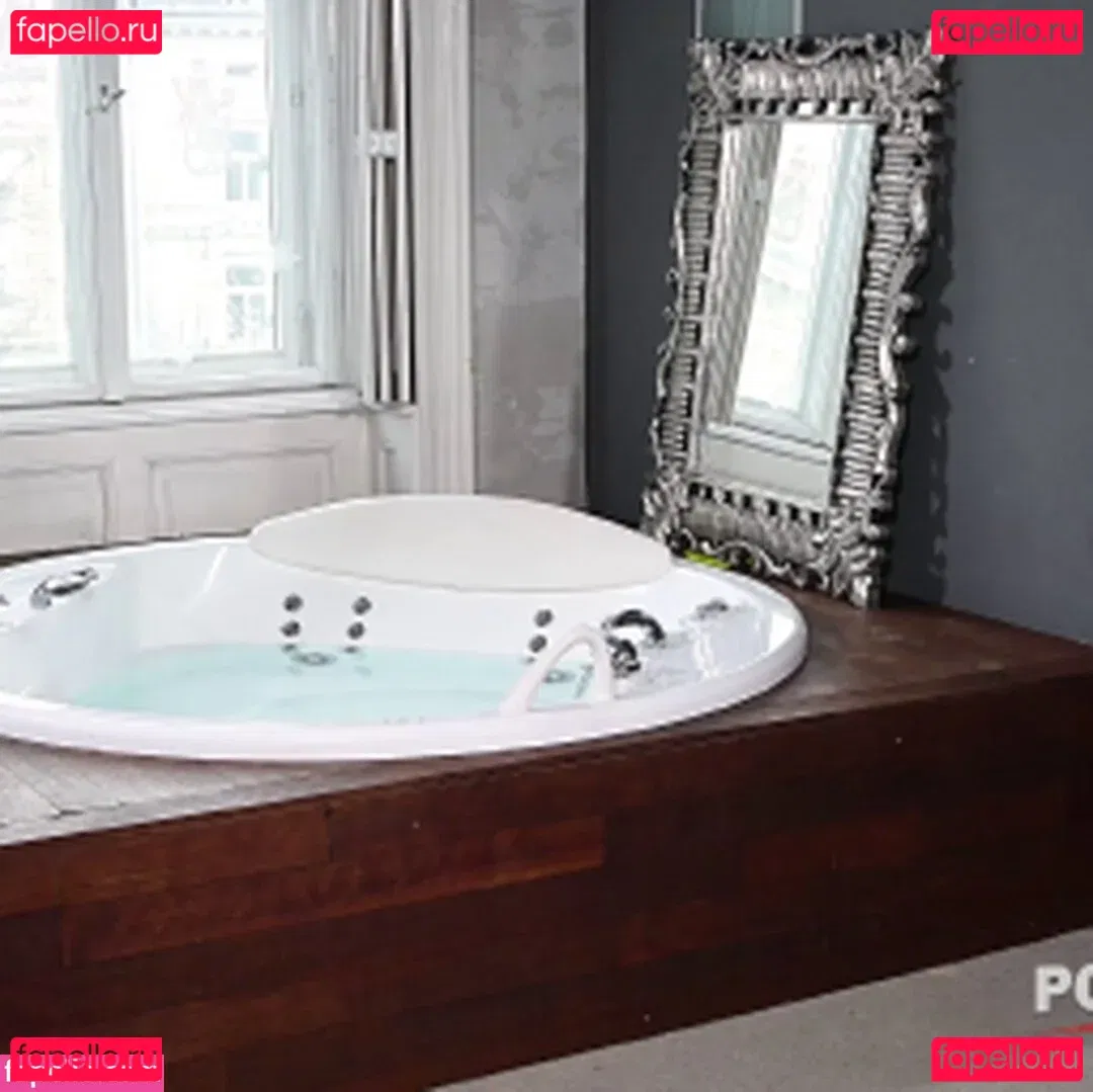 Apolonia Lapiedra Onlyfans Photo Gallery 