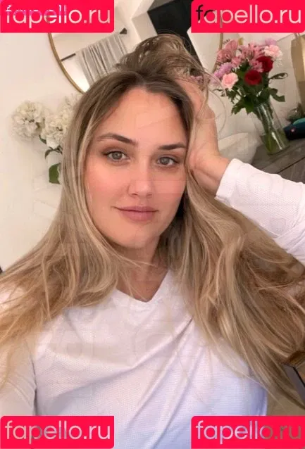 Naomi Kyle Onlyfans Photo Gallery 