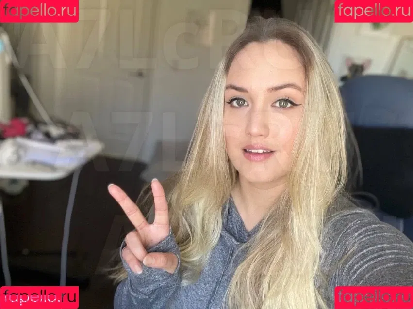 Naomi Kyle Onlyfans Photo Gallery 