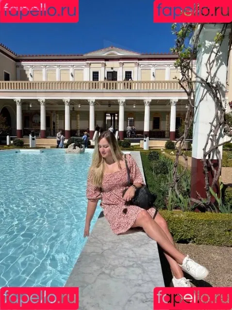 Naomi Kyle Onlyfans Photo Gallery 