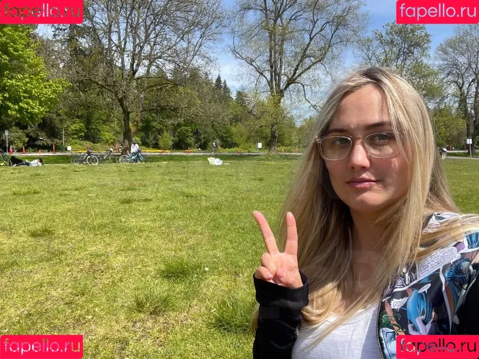 Naomi Kyle Onlyfans Photo Gallery 