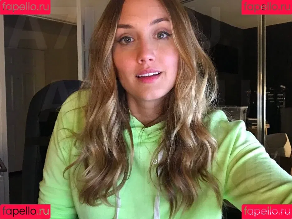 Naomi Kyle Onlyfans Photo Gallery 