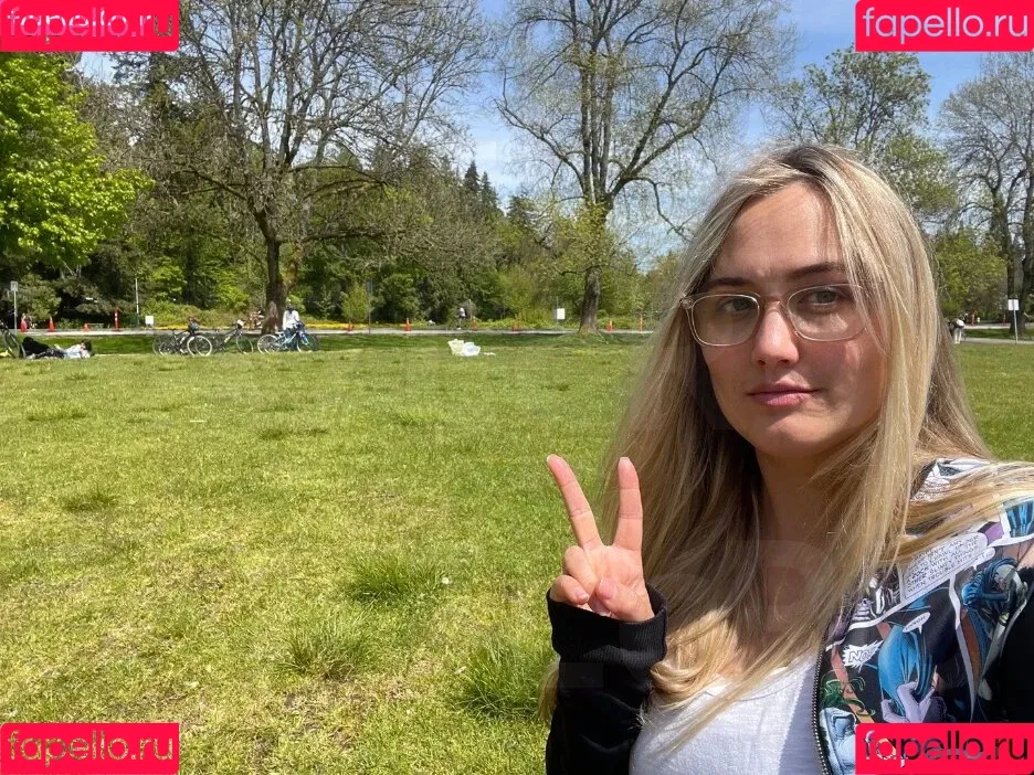 Naomi Kyle Onlyfans Photo Gallery 