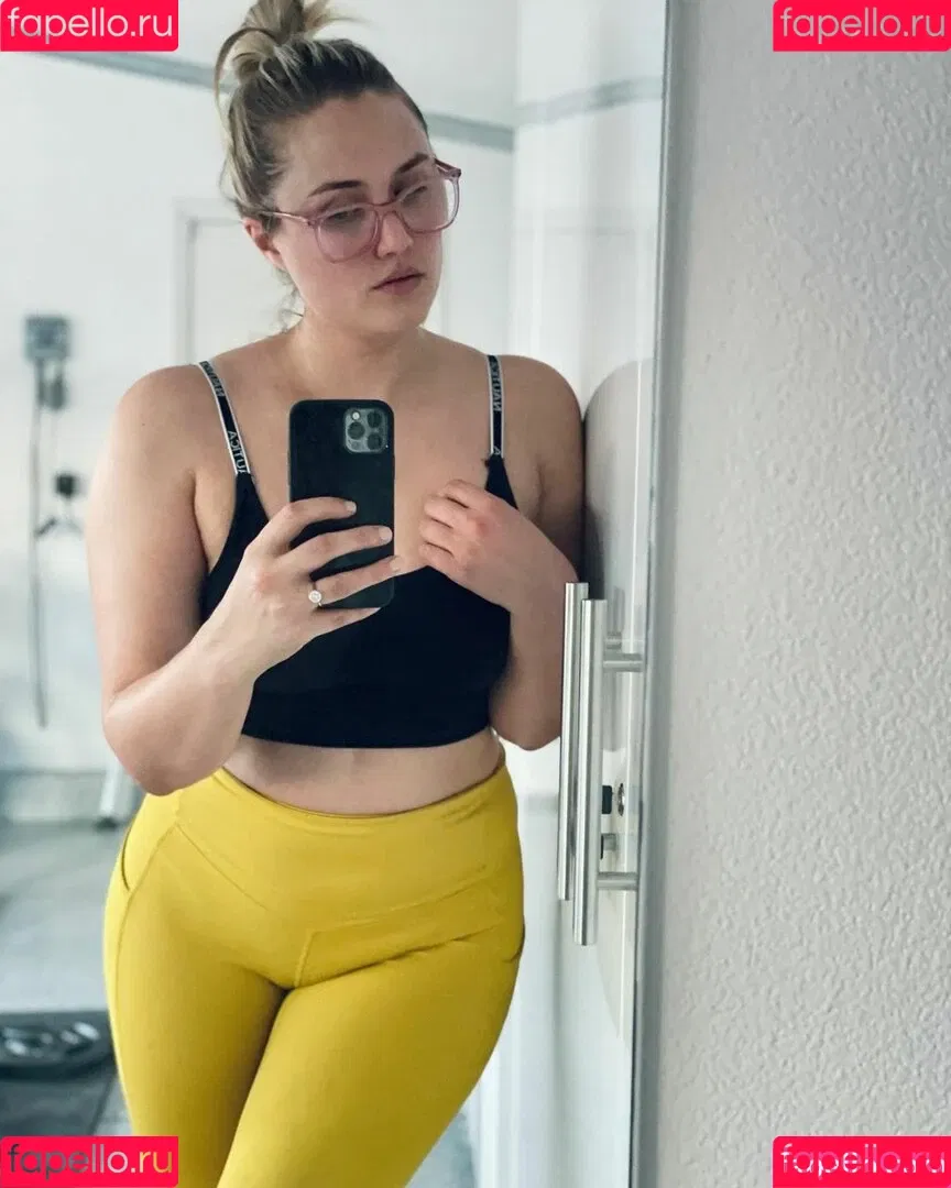 Naomi Kyle Onlyfans Photo Gallery 