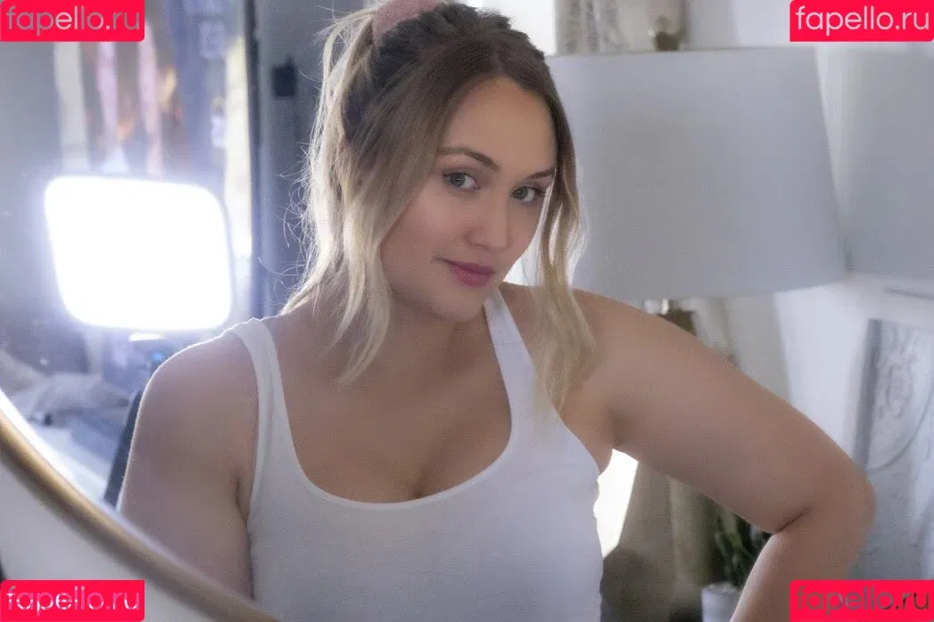 Naomi Kyle Onlyfans Photo Gallery 