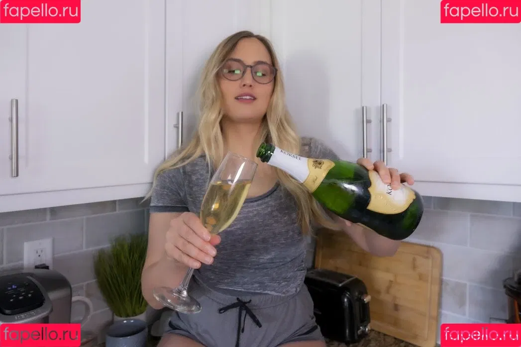 Naomi Kyle Onlyfans Photo Gallery 