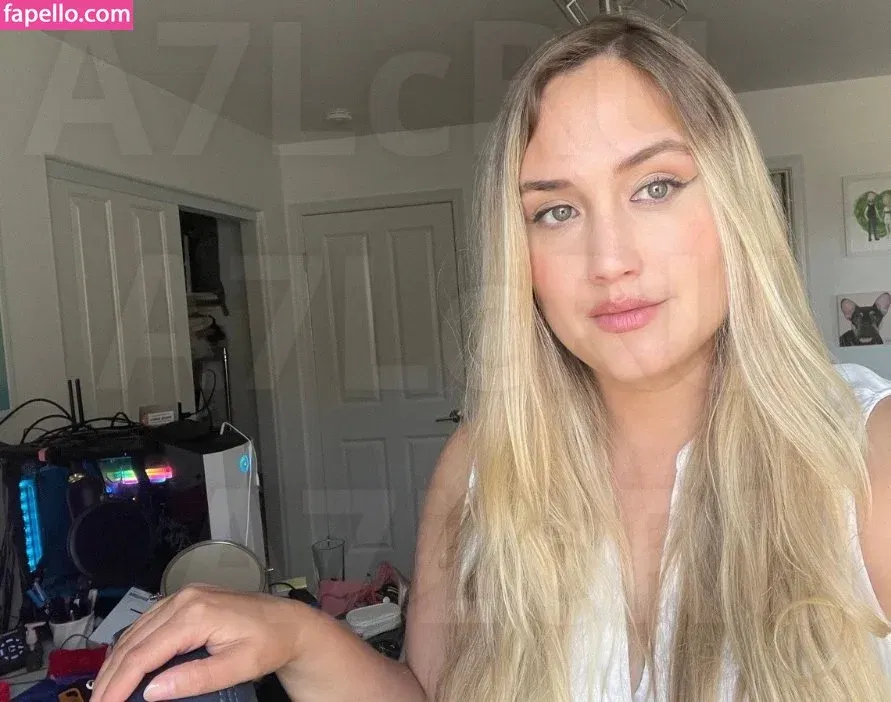 Naomi Kyle Onlyfans Photo Gallery 