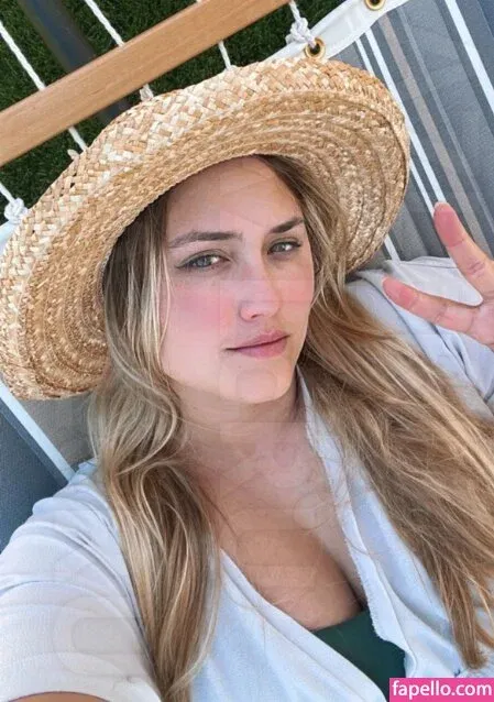 Naomi Kyle Onlyfans Photo Gallery 