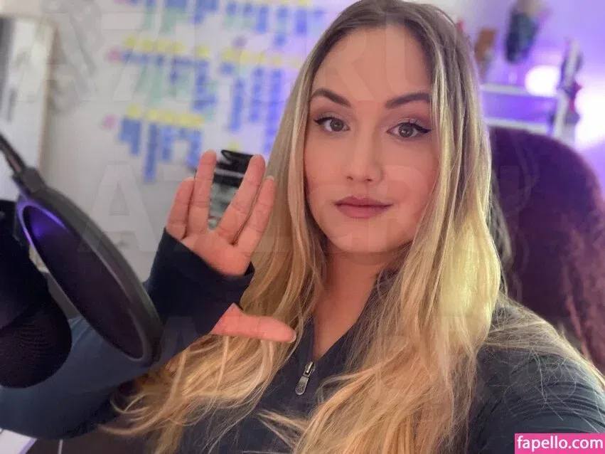 Naomi Kyle Onlyfans Photo Gallery 