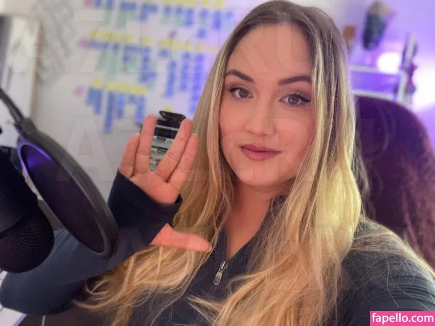 Naomi Kyle Onlyfans Photo Gallery 