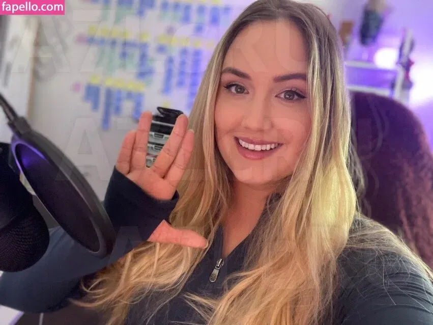 Naomi Kyle Onlyfans Photo Gallery 