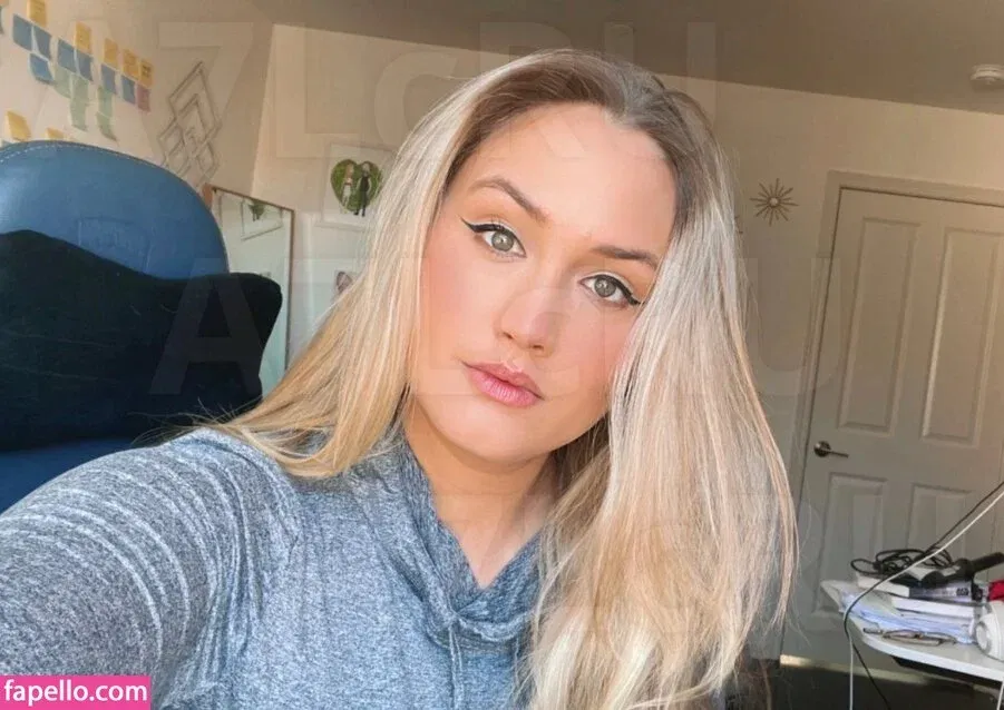 Naomi Kyle Onlyfans Photo Gallery 