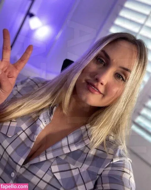 Naomi Kyle Onlyfans Photo Gallery 