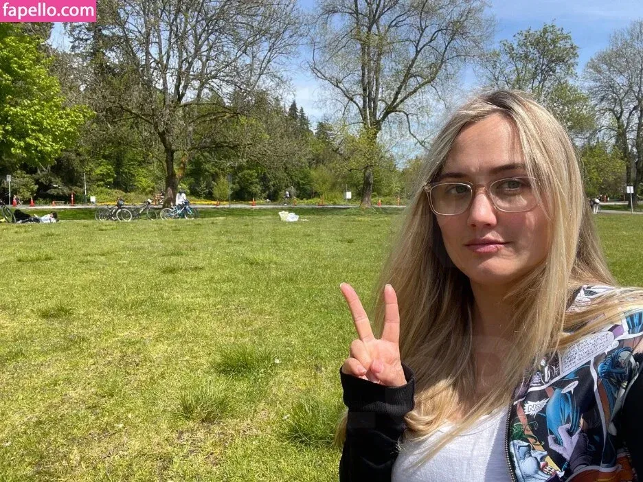 Naomi Kyle Onlyfans Photo Gallery 