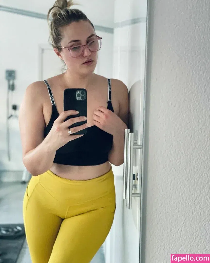 Naomi Kyle Onlyfans Photo Gallery 