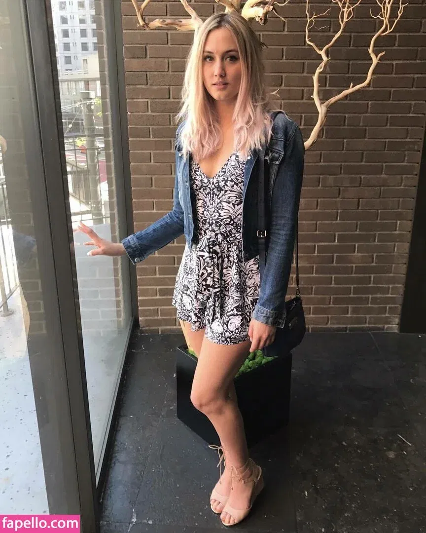 Naomi Kyle Onlyfans Photo Gallery 