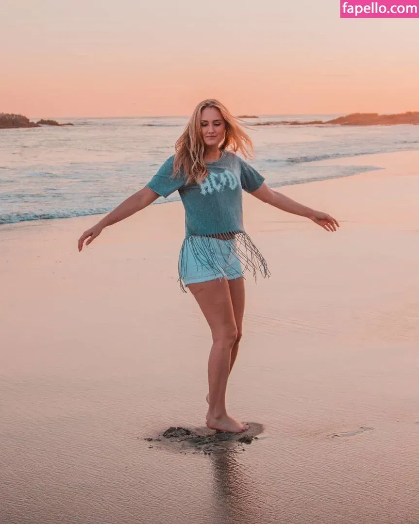 Naomi Kyle Onlyfans Photo Gallery 