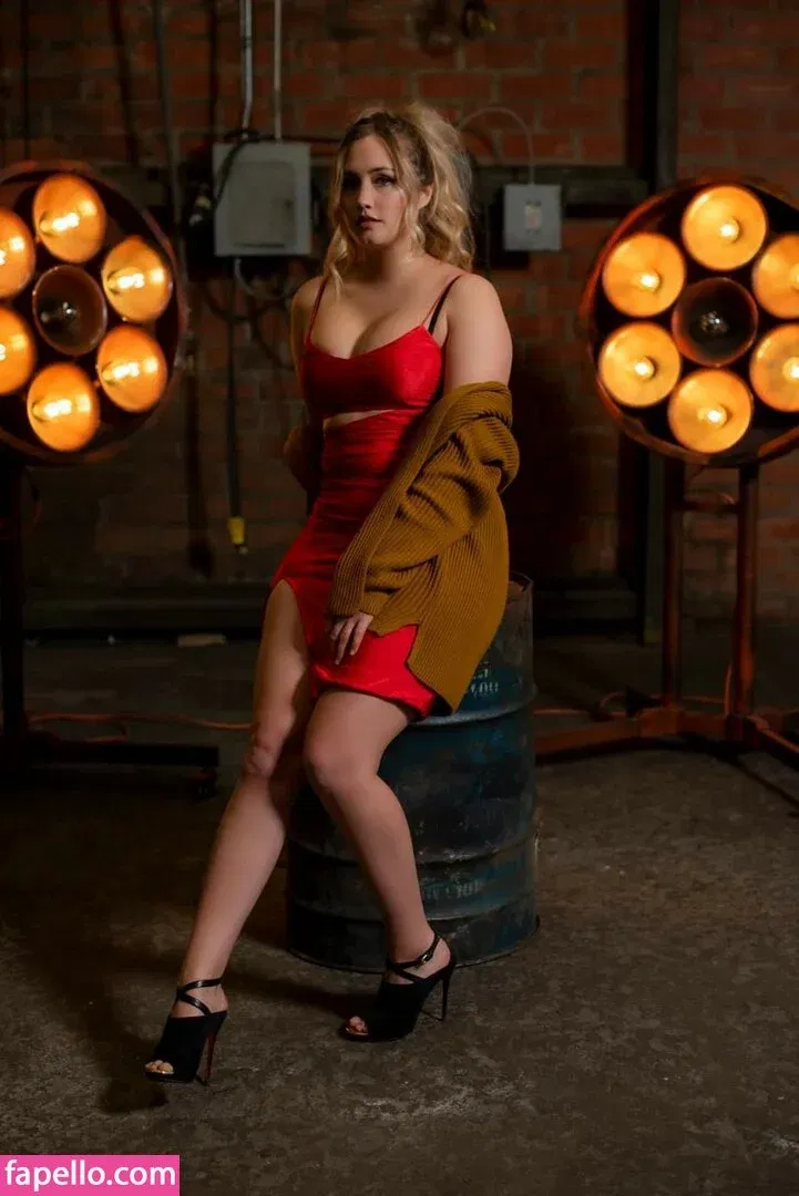 Naomi Kyle Onlyfans Photo Gallery 