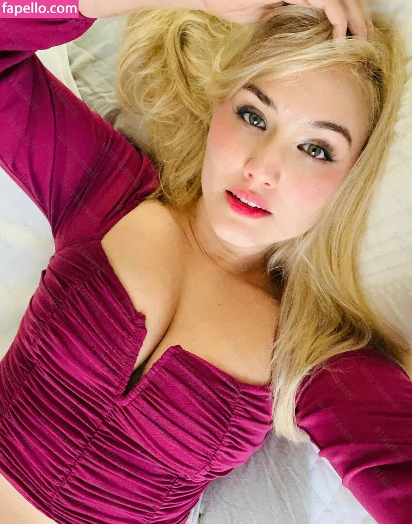 Naomi Kyle Onlyfans Photo Gallery 