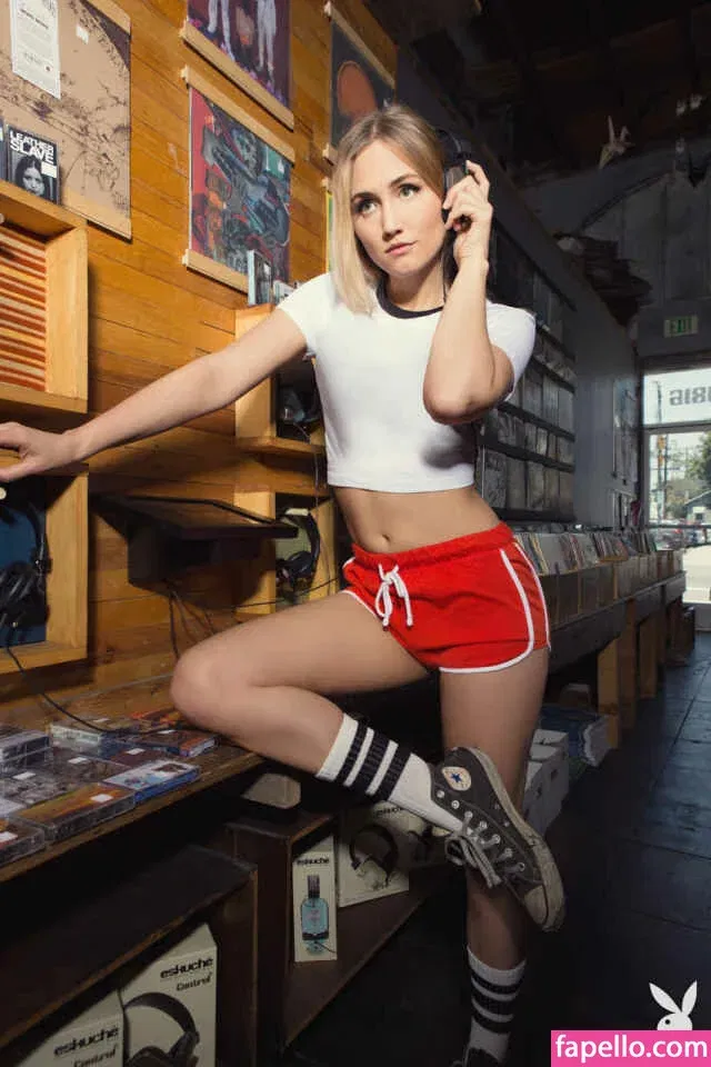 Naomi Kyle Onlyfans Photo Gallery 