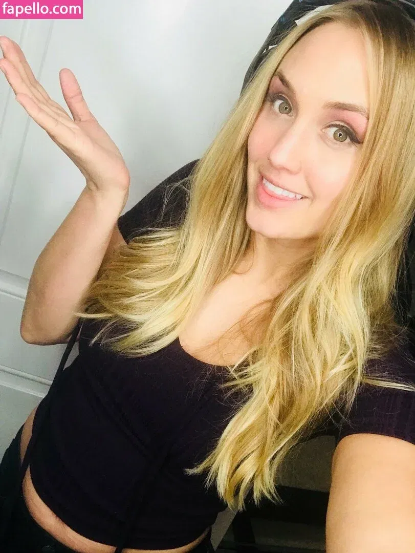 Naomi Kyle Onlyfans Photo Gallery 