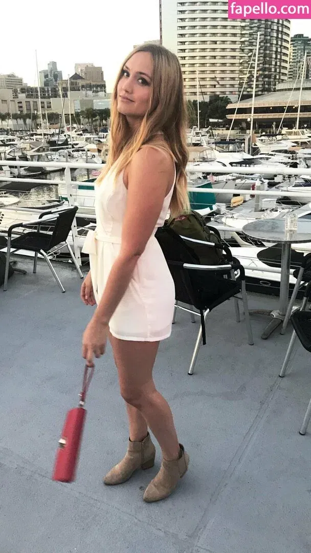 Naomi Kyle Onlyfans Photo Gallery 