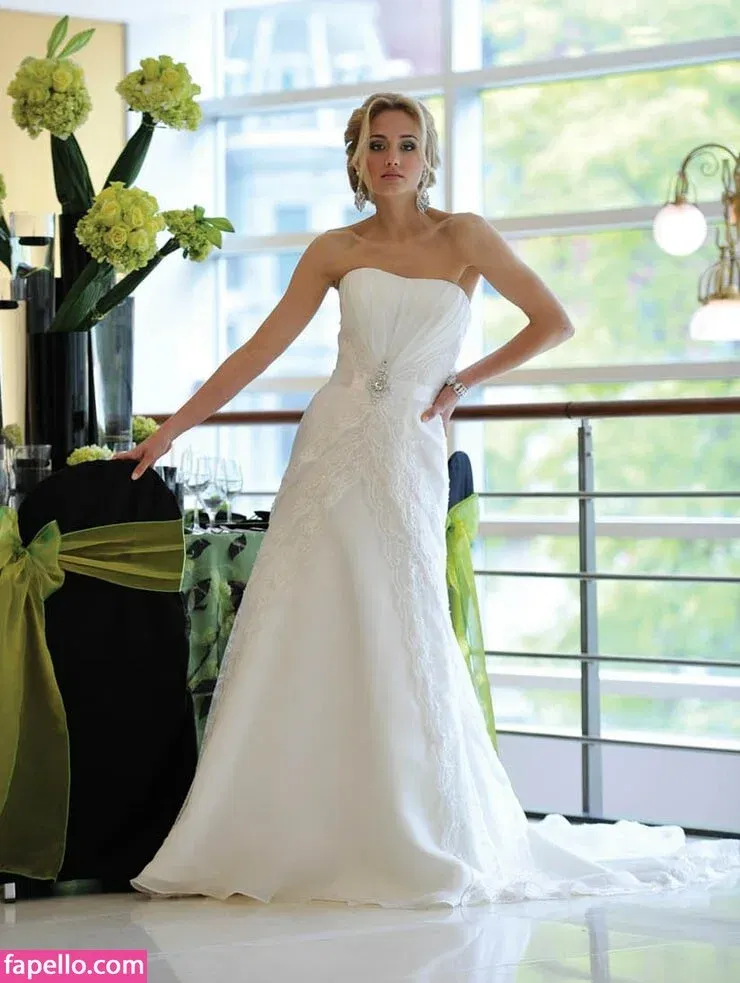 Naomi Kyle Onlyfans Photo Gallery 