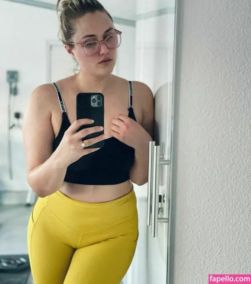 Naomi Kyle Onlyfans Photo Gallery 