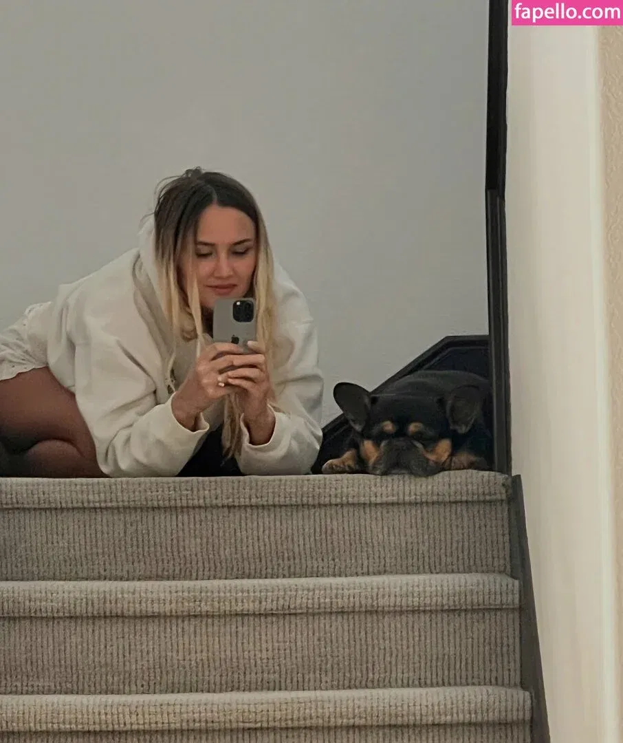 Naomi Kyle Onlyfans Photo Gallery 