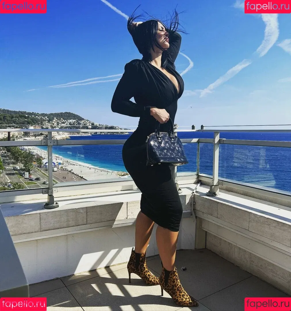 nadine_djelassi Onlyfans Photo Gallery 