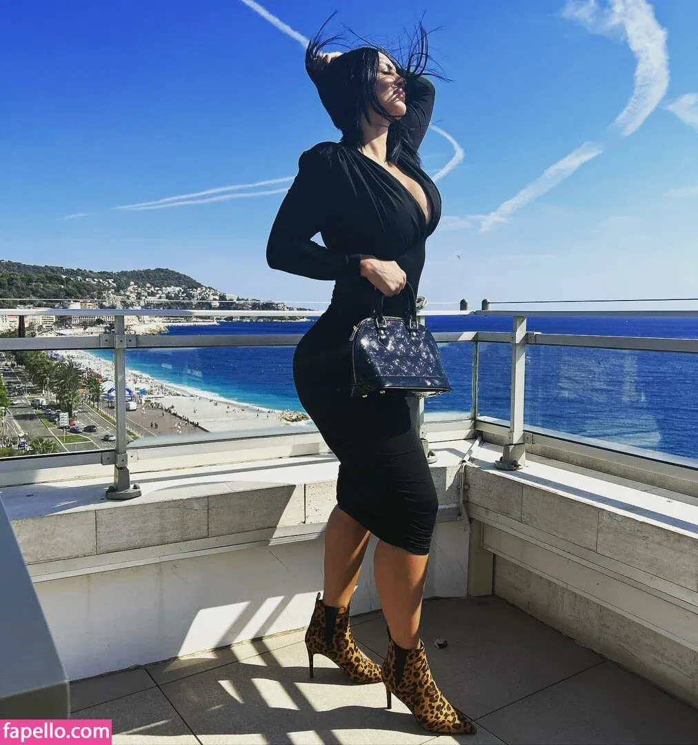 nadine_djelassi Onlyfans Photo Gallery 