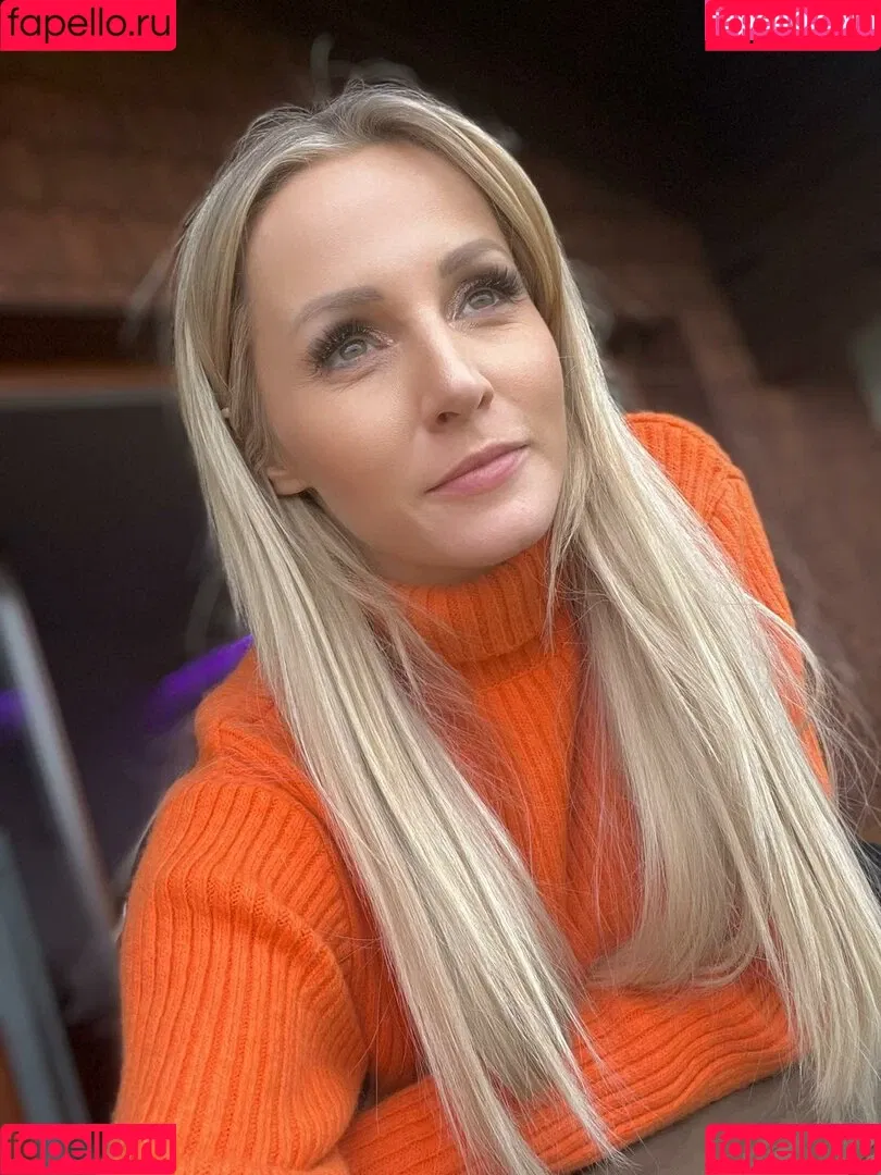Melissa Naschenweng Onlyfans Photo Gallery 