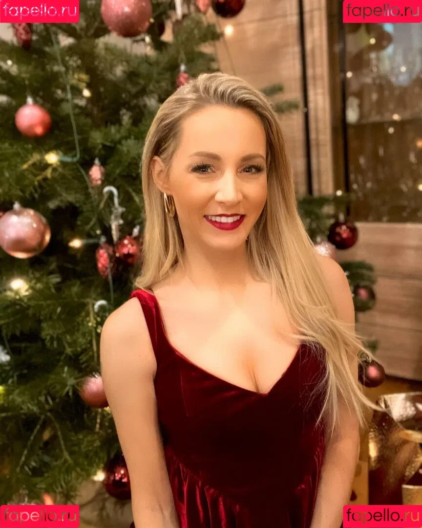Melissa Naschenweng Onlyfans Photo Gallery 