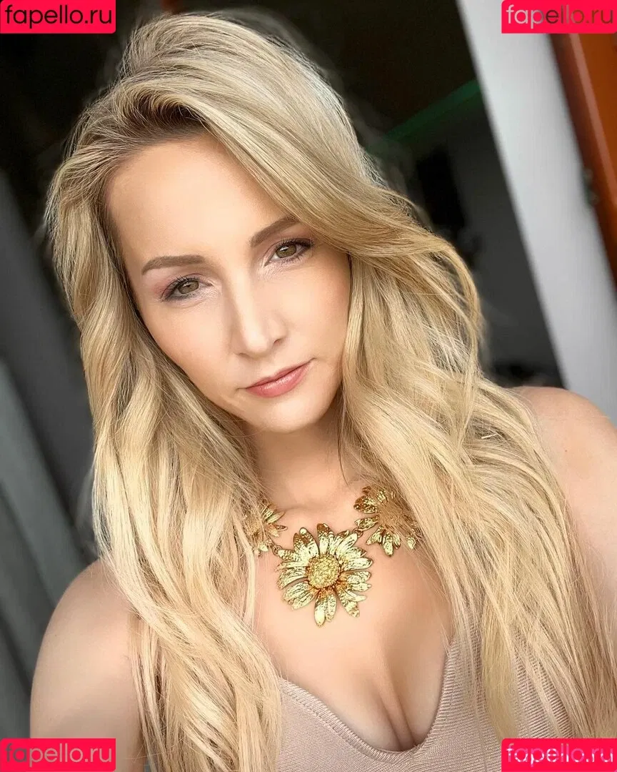 Melissa Naschenweng Onlyfans Photo Gallery 