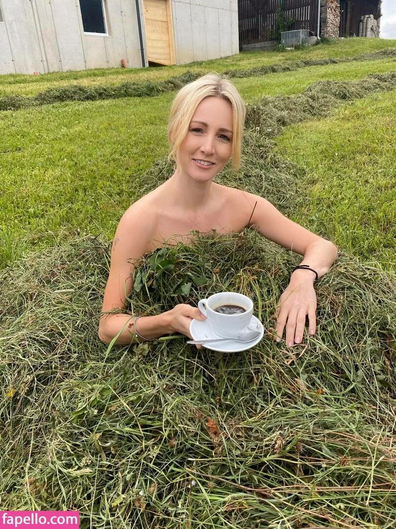 Melissa Naschenweng Onlyfans Photo Gallery 