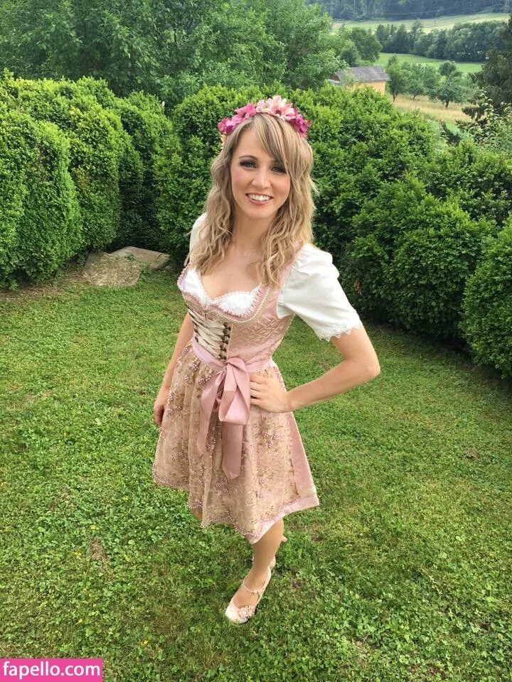 Melissa Naschenweng Onlyfans Photo Gallery 